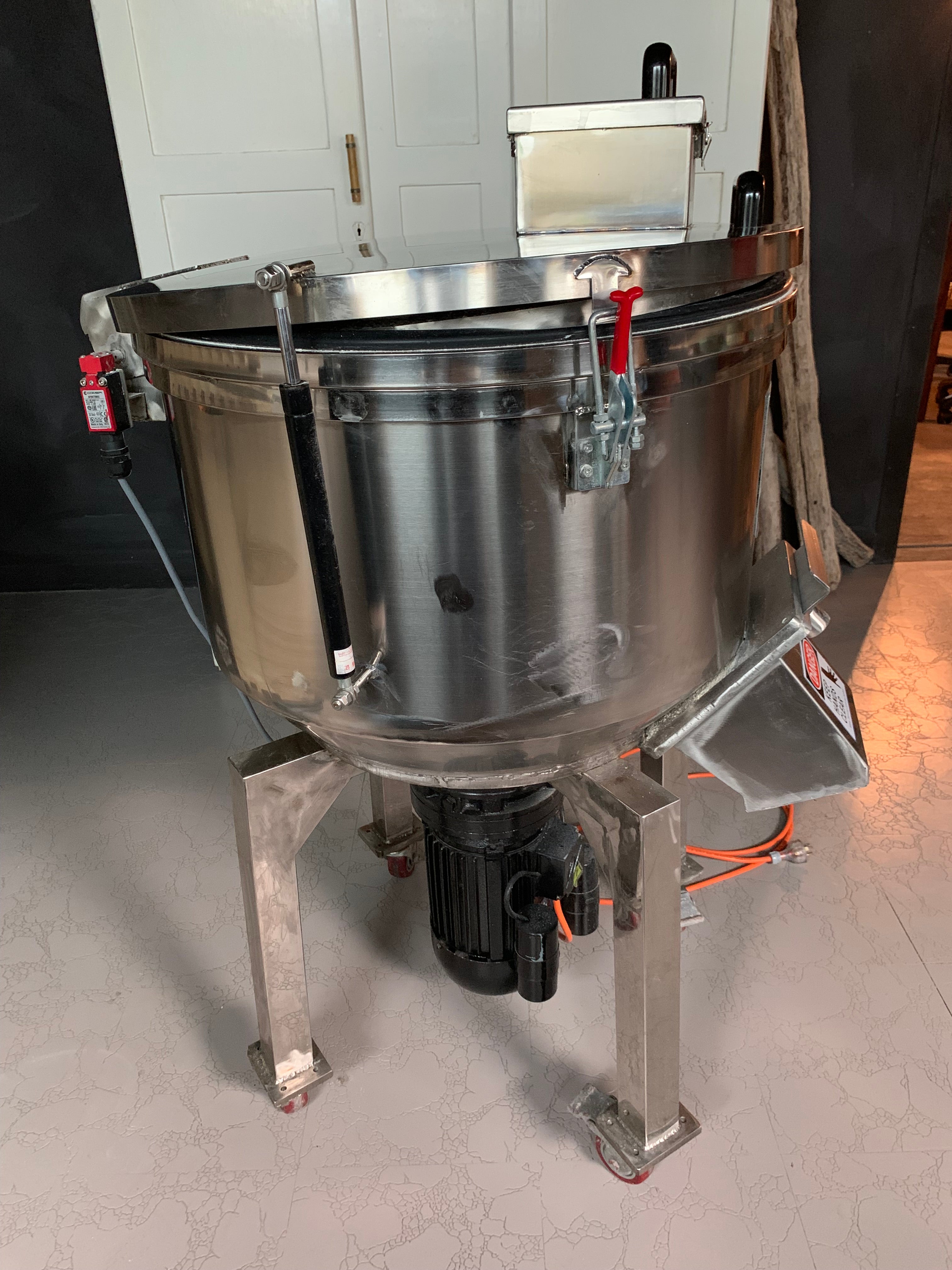 Industrial Mixer for Protein Powders & Bath Products - High-Speed Vertical Mixer